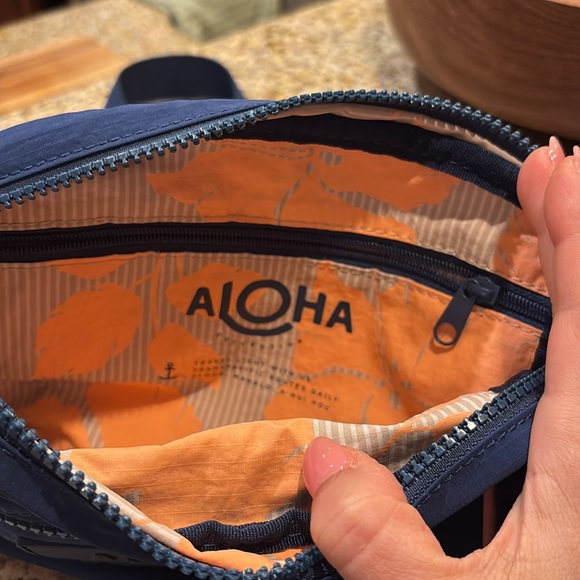 Aloha crossbody Fanny pack - Picture 5 of 7